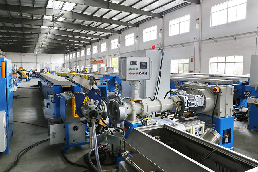 Consistent Creations: Reliable Rubber Extruders for Industry
